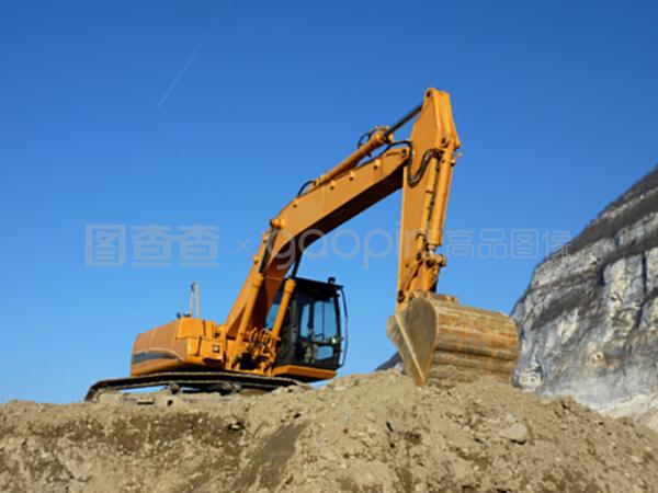 橙色机械挖土机 建筑工程中的核心力量
